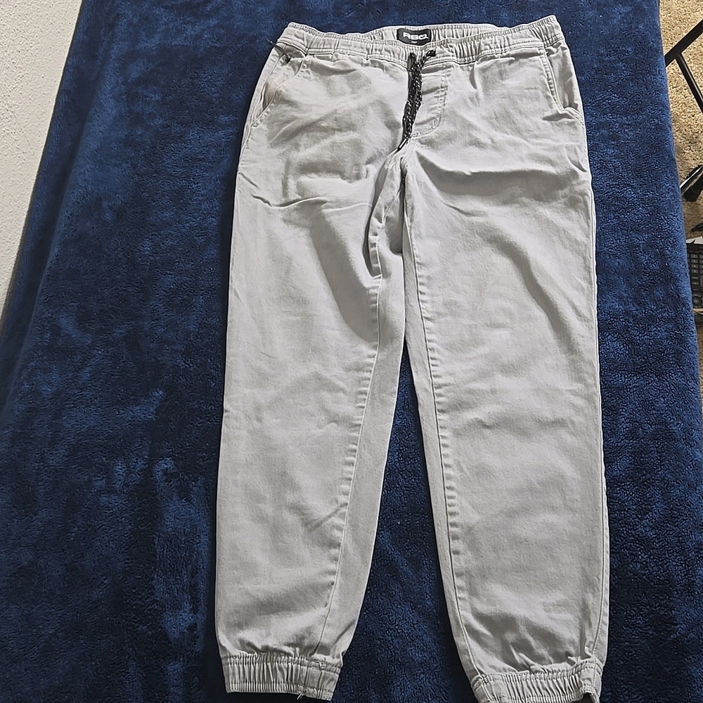 RSQ, Medium, Grey